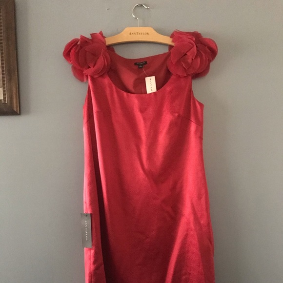 Ann Taylor Dresses & Skirts - Ann Taylor Red Flower sleeve cocktail dress